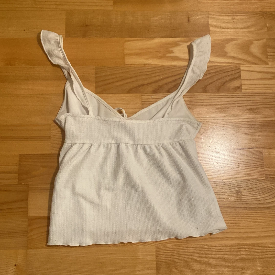 Vit ribbad linnetopp från Nelly - 2