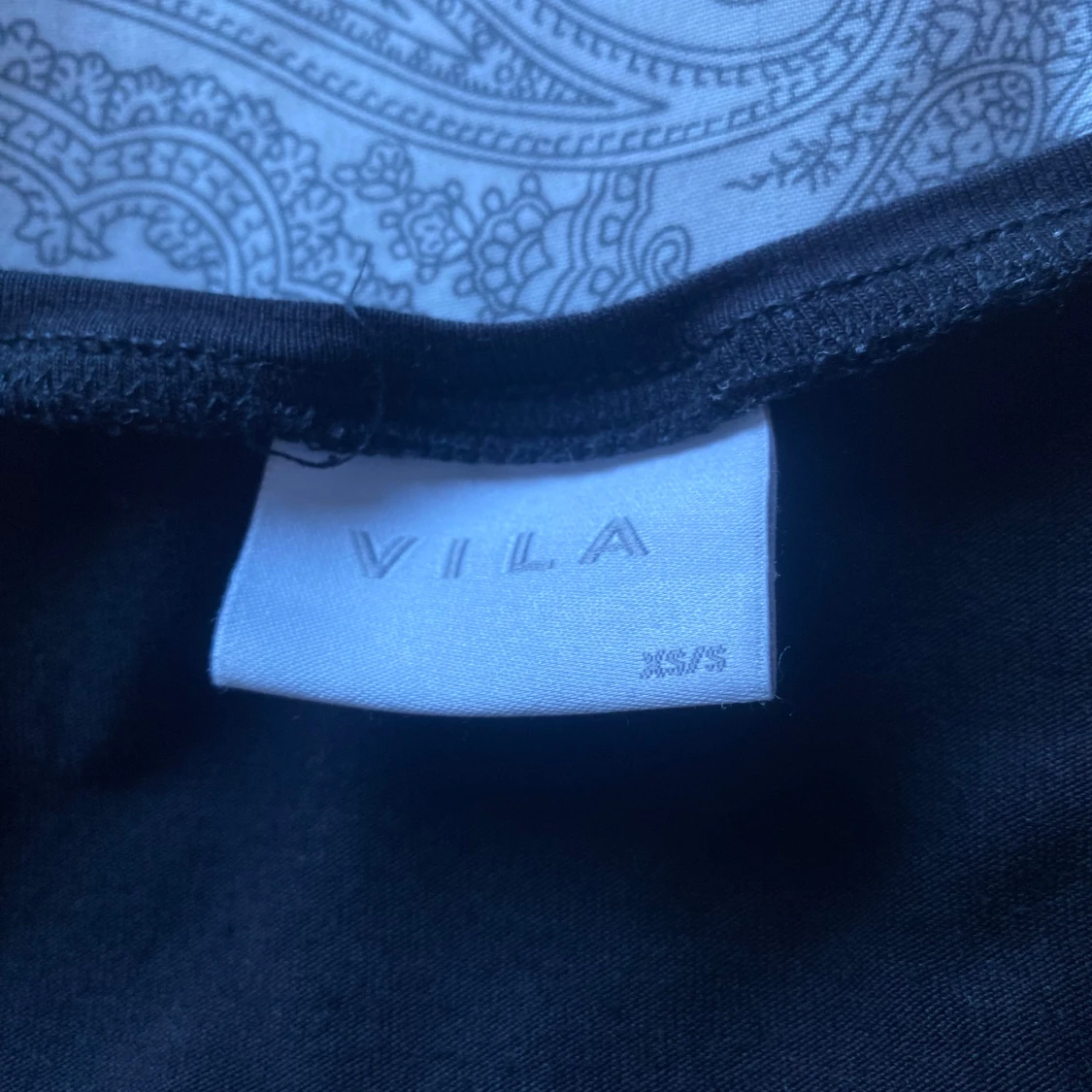 Svart långärmad topp från Vila - 1