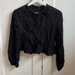 Svart zara blus - svart zara blus i storlek xs