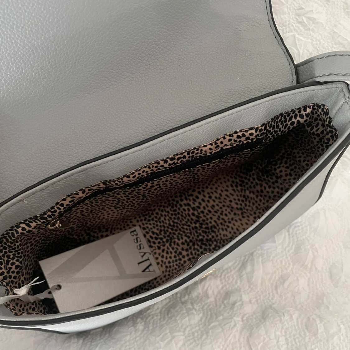 Blå axelväska med flätad detalj - 2