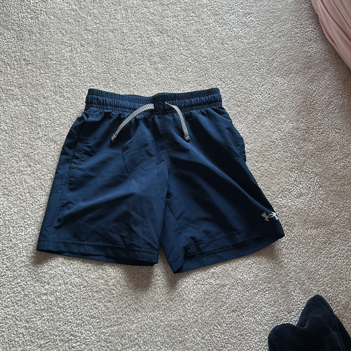 Mörkblå shorts från Under Armour