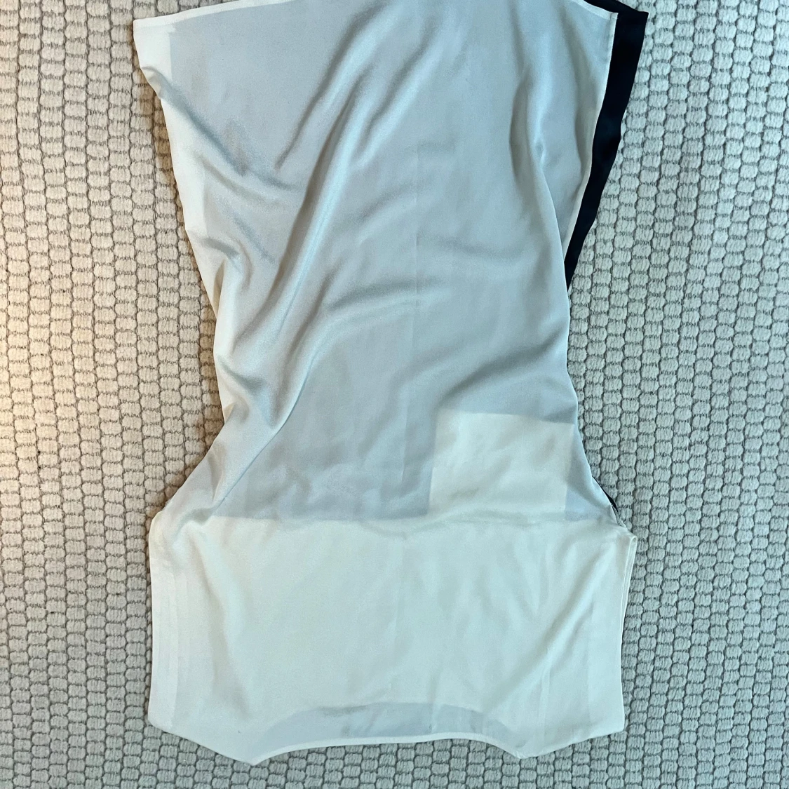 Svart och vit klänning - 1