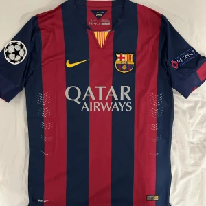 Neymar JR Barcelona Fotbollströja  - Neymar JR Barcelona Fotbollströja  Storlek: L (finns i båda storlekarna) Toppen kvalitet, ny!🔥 