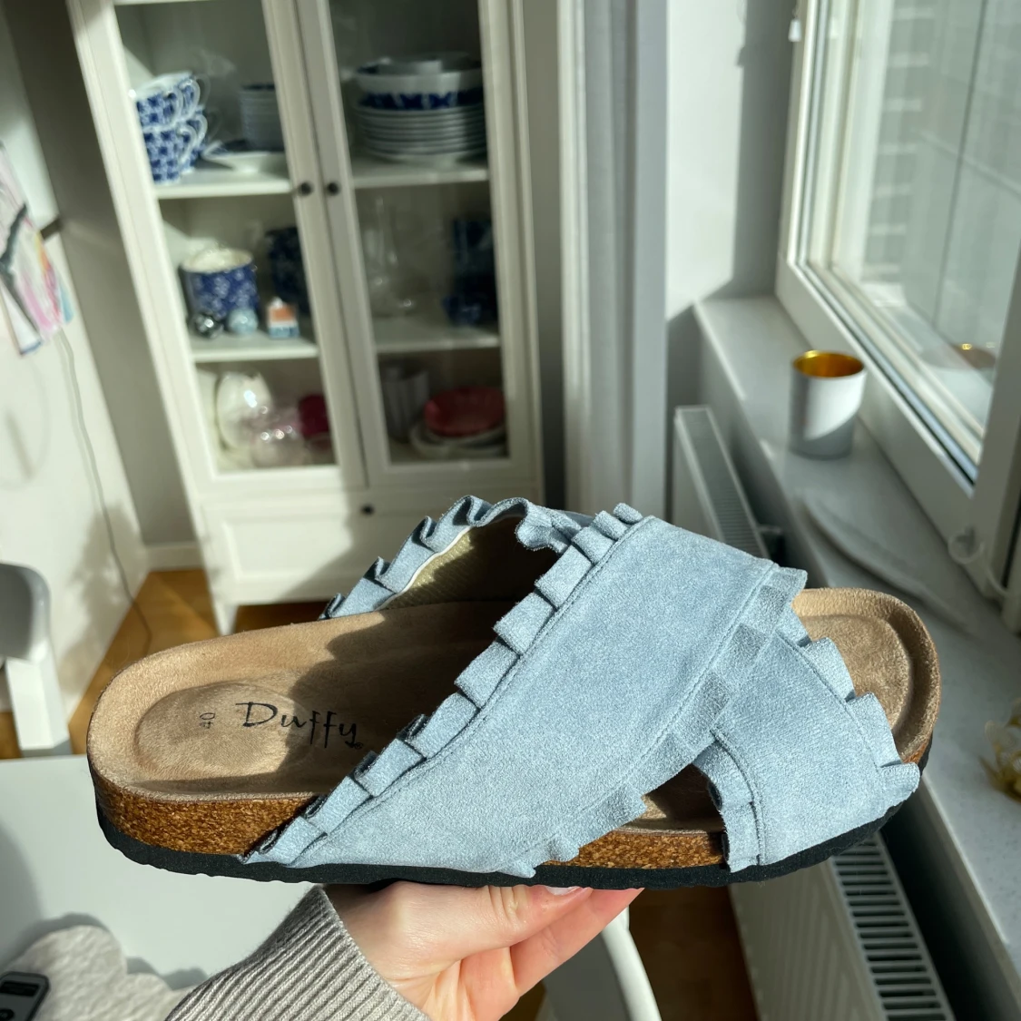 HELT NYA Ljusblå sandaler från Duffy - 1