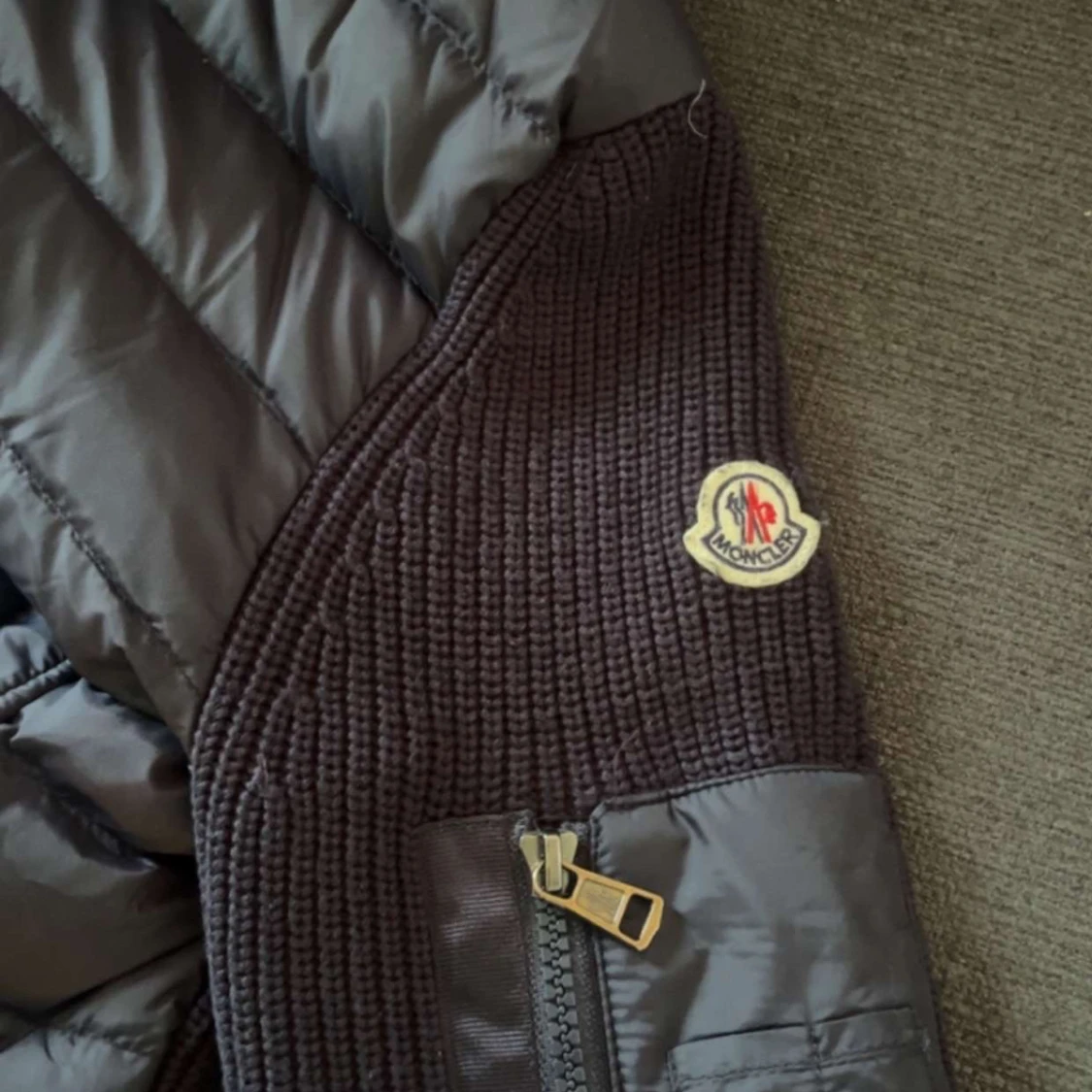 Svart pufferjacka från Moncler - 1