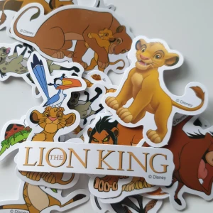 15st Klistermärken med Lejonkungen-motiv - Säljer ett set med färgglada klistermärken från Disneyfilmen Lejonkungen. Motiven inkluderar Simba, Nala, Timon, Pumbaa, Scar, Zazu och hyenorna. Perfekt för att dekorera dator, mobil eller anteckningsbok.