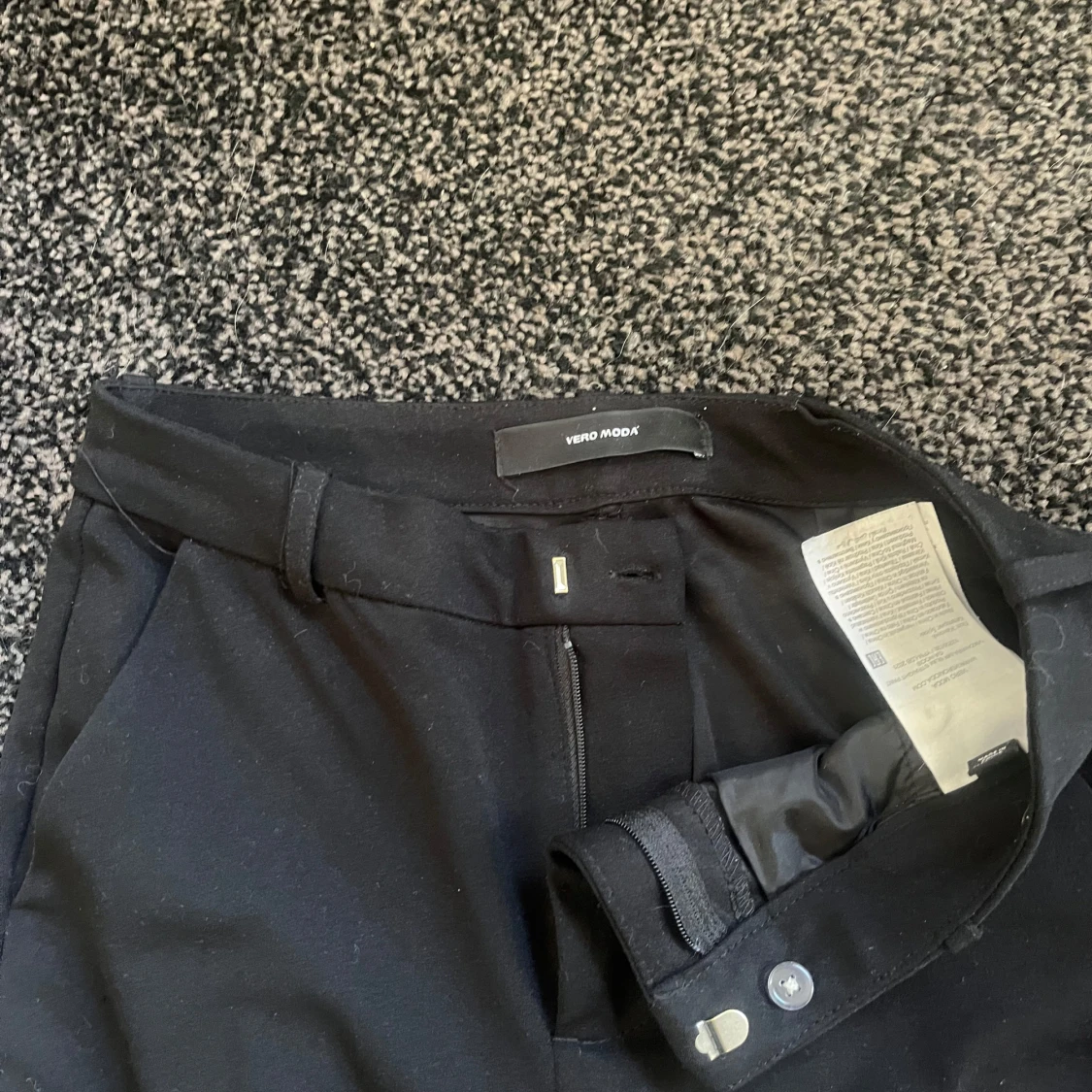 Svarta kostymbyxor från Vero Moda - 2