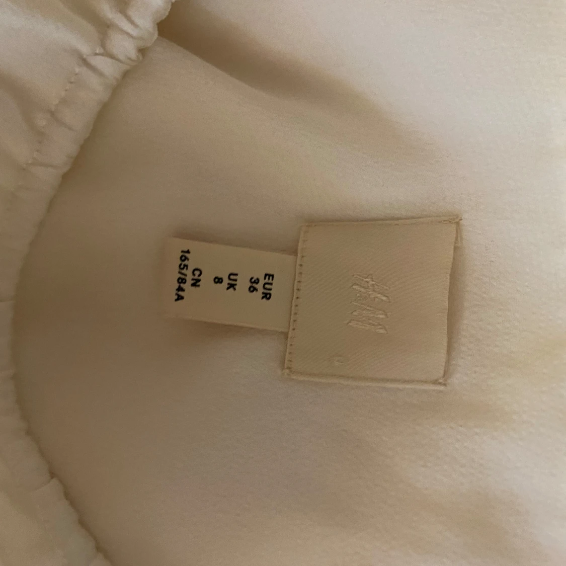 Vit volangig linnetopp från H&M - 2