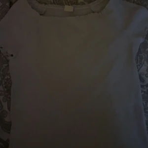 Ljusblå t shirt lindex - en ljusblå t shirt🩷