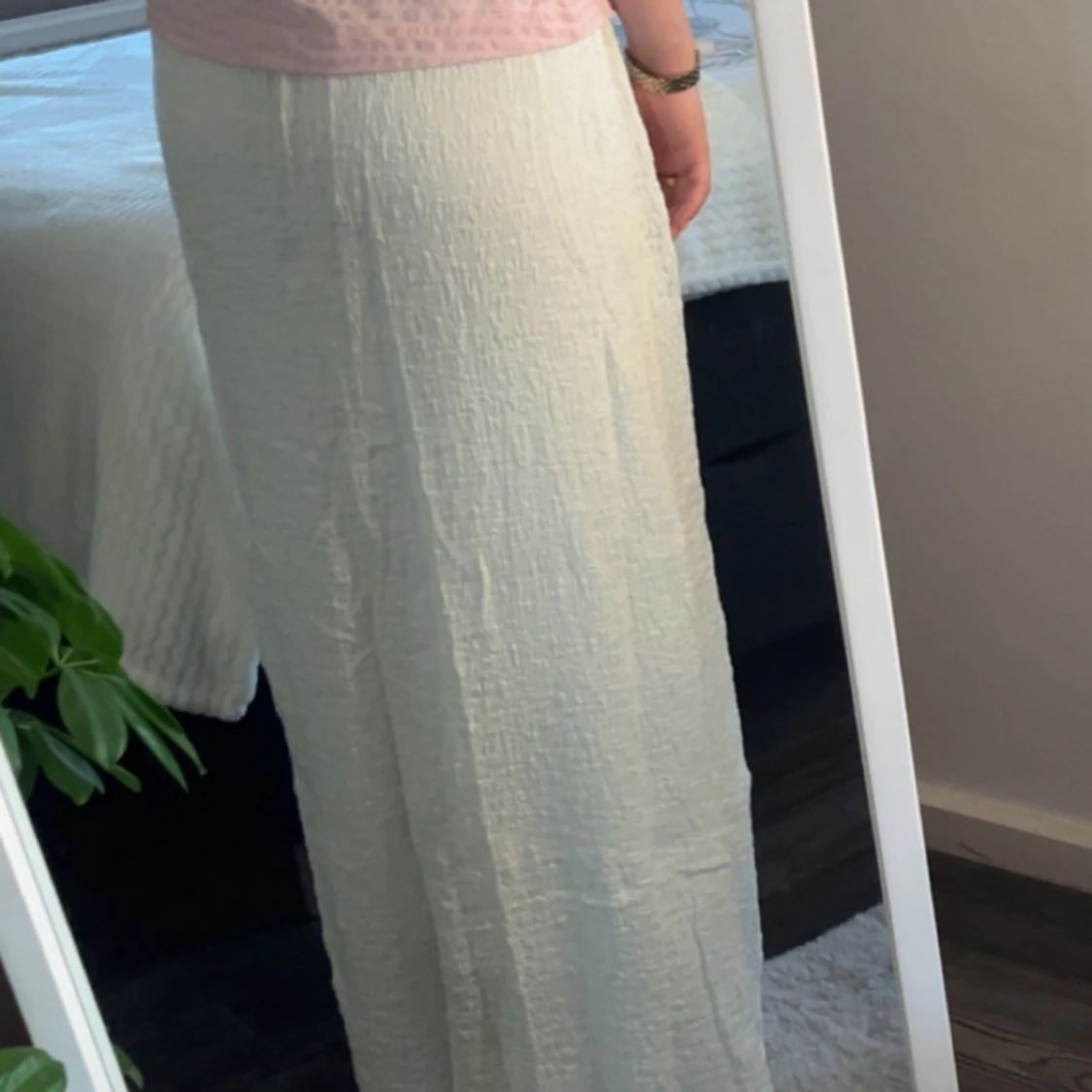 Vit långkjol i strukturerat tyg - 2