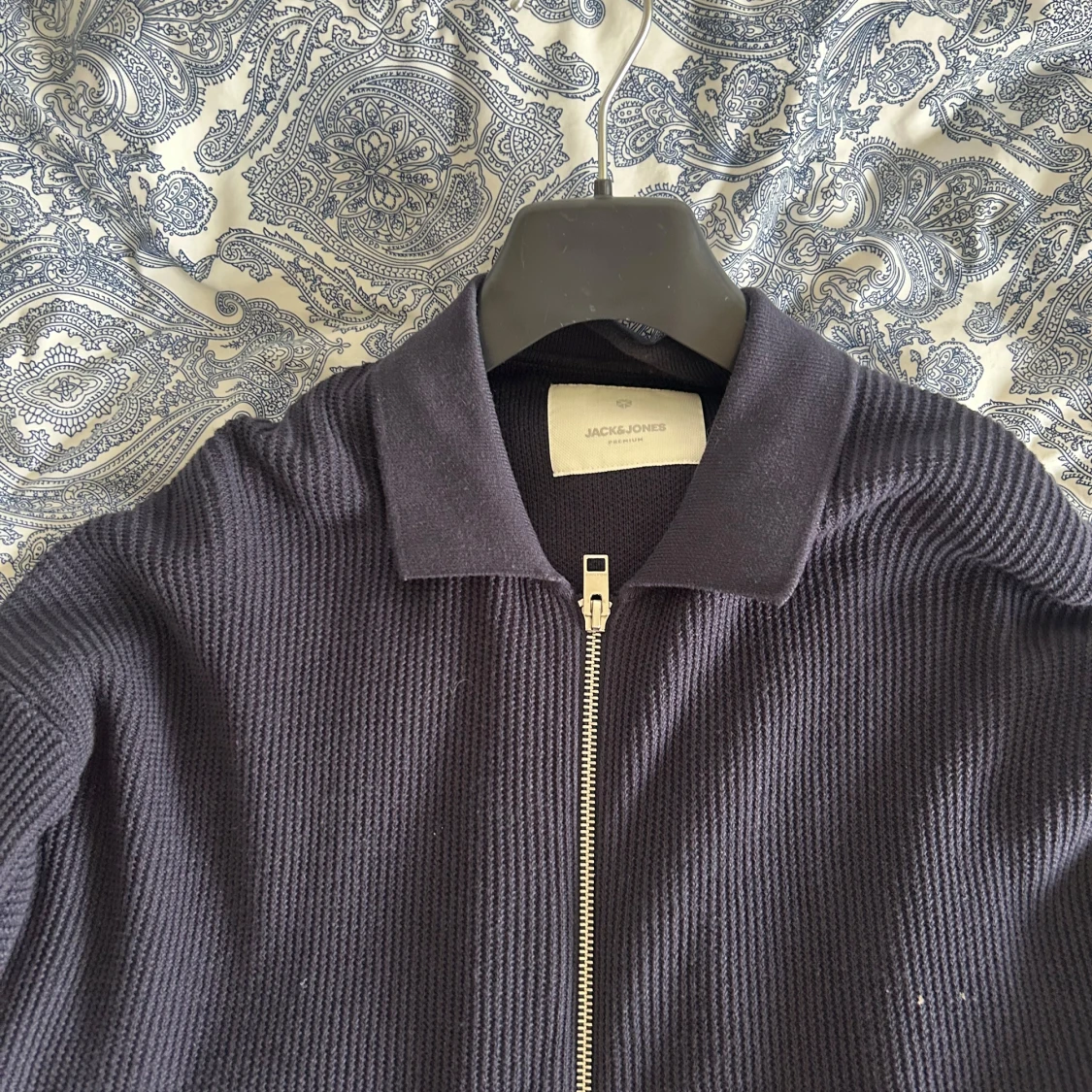 Mörkblå stickad tröja från Jack&jones - 1