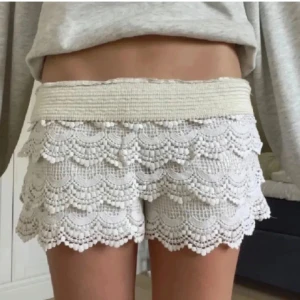 Vita spets shorts  - Super snygga spets shorts som passar till allt. Lånade bilder 🤍🫧🎀