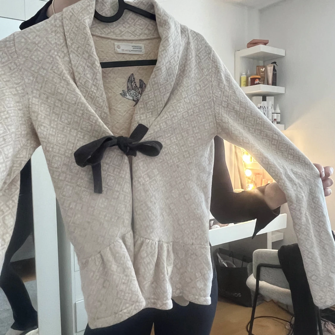 Beige mönstrad cardigan jacka med knyt - 1