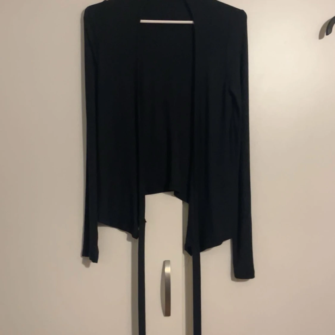 Svart kofta med knytband från 157 - 1
