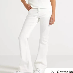 Vita jeans! - Säljer ett par super snygga vita jeans från Lindex!! Dom är i storlek 170, skulle säga att dom passar xs/s🥰använda en gång nypris 350 mitt pris 270, går ner i pris vid snabbt köp!!