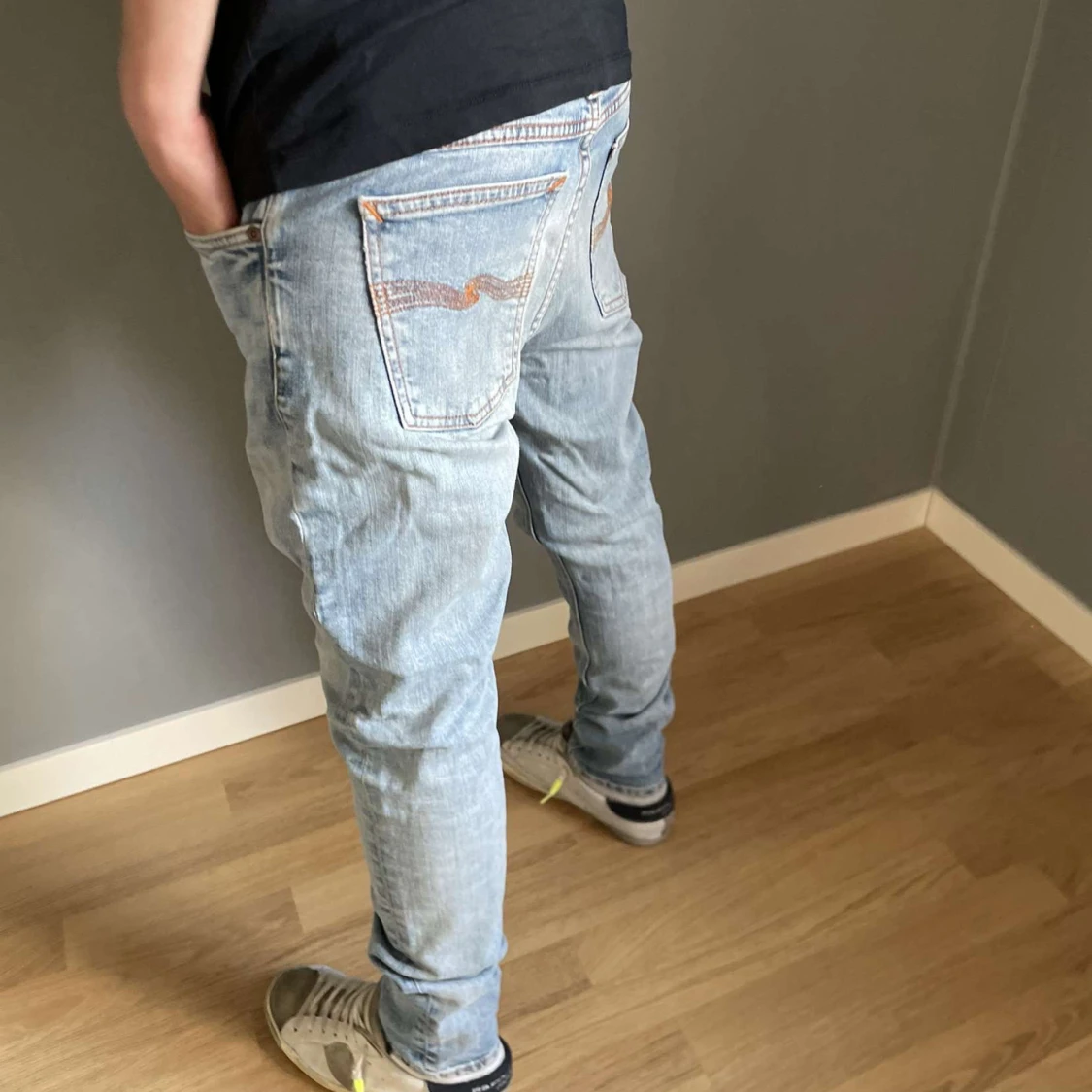 Ljusblå jeansbyxor från Nudie Jeans - 1