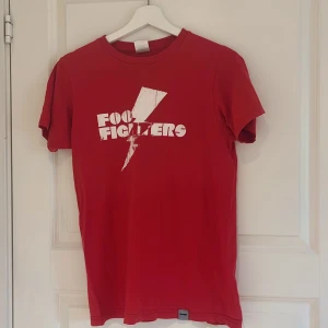 Foo Fighters t-shirt - Används inte, bra material