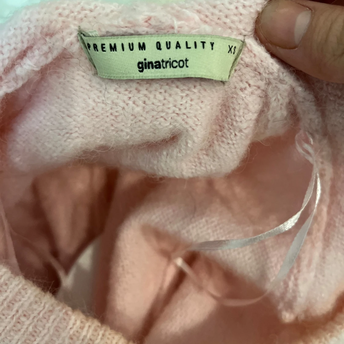 Rosa stickad hoodie från Gina Tricot - 3