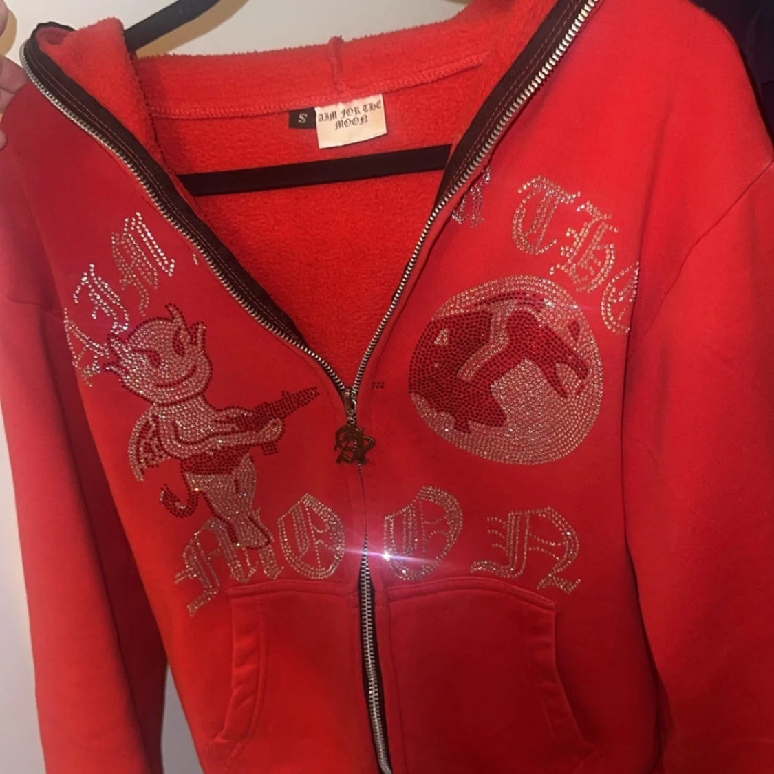 Röd aim for the moon kofta