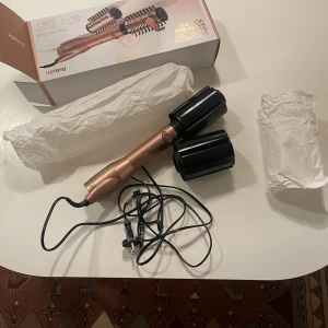Elhårborsta - Vill sälja min el hår borsta den är helt ny oanvända väldigt bra kick på den jag fick en annan så jag har inte använt den men den e ganska ny priset kan diskuteras 🤩🤩