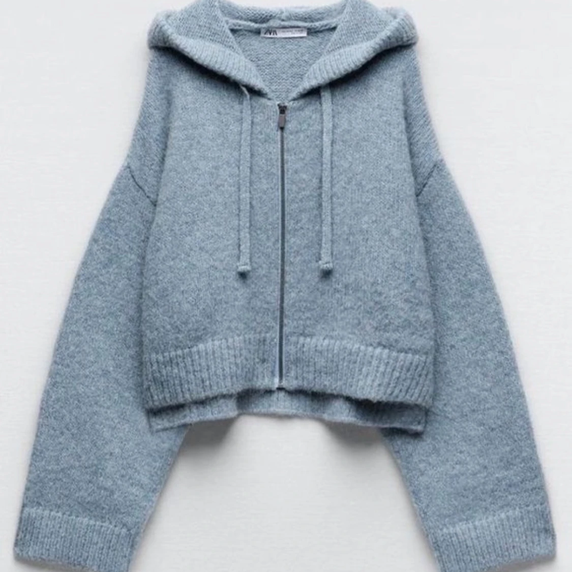 Blå stickad hoodie från Zara - 1