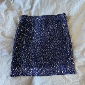 Glittrig kjol - Jättefin marinblå glitter kjol! 