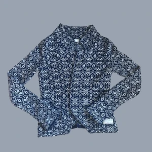 Mönstrad jacka från Odd Molly - Snygg mönstrad jacka från Odd Molly i blått och vitt. 