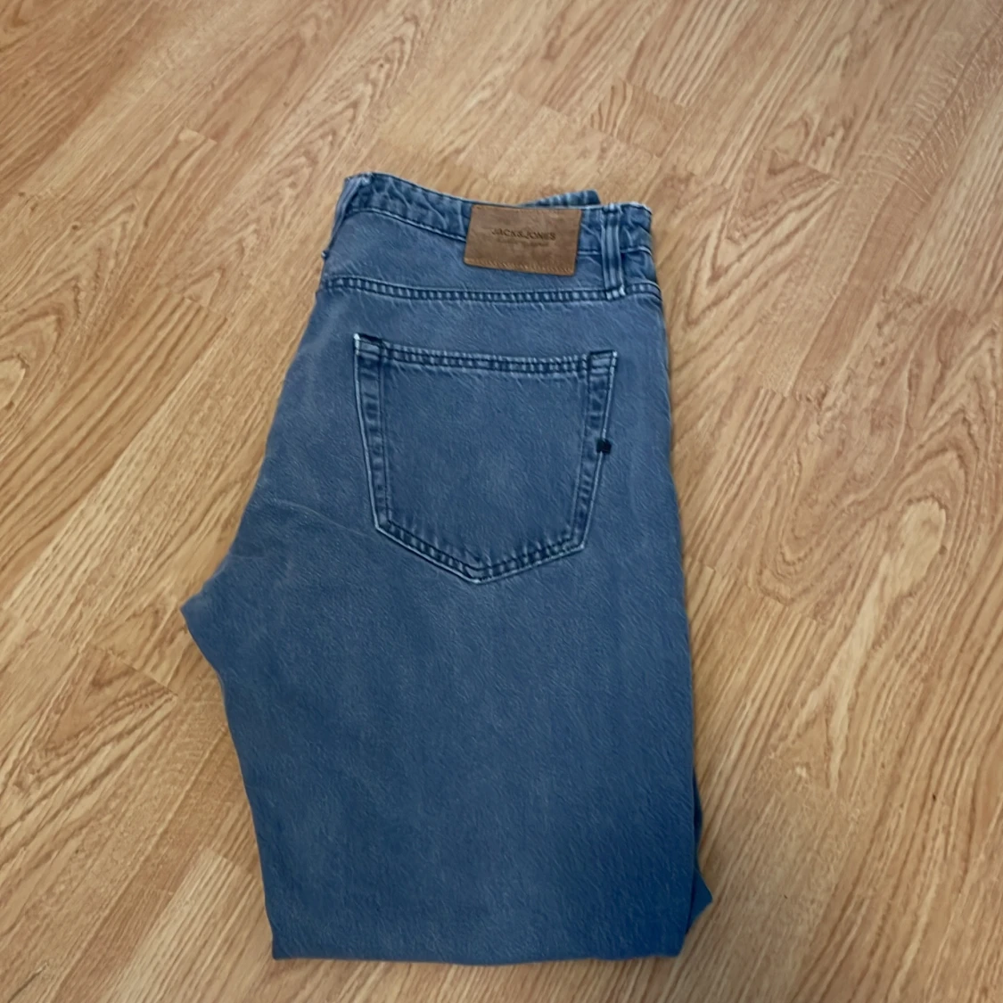 Grå jeans från Jack & Jones Storlek 32/32 - 3
