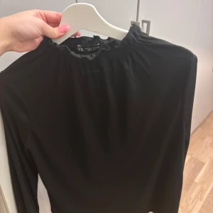 Zara blus  - Använd några ggr, jättefin blus från Zara 
