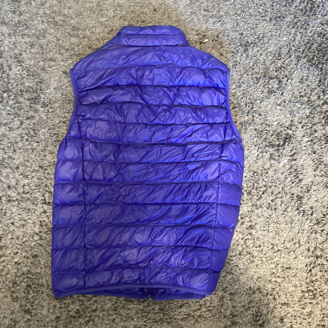 Lila dunväst från EA7 - 1