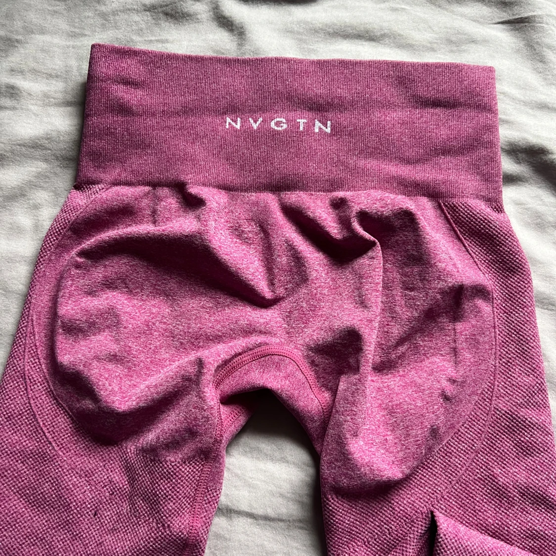 Rosa leggings från NVGTN