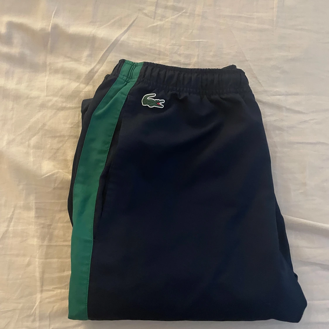 Blå träningsbyxor från Lacoste - 2