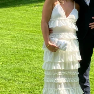 Ny volangklänning strl XS, från HM - XS, men oassar också strl S