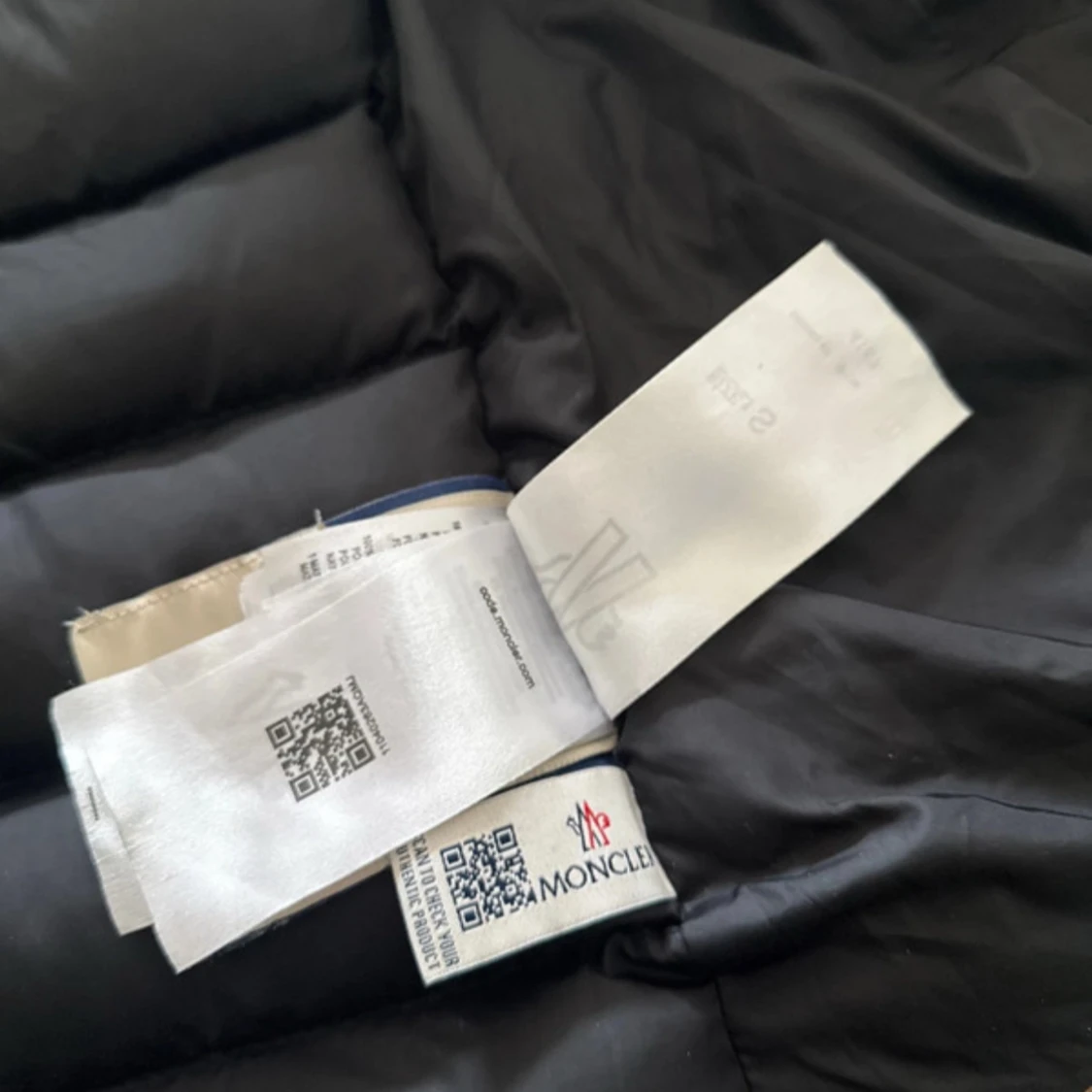 Svart dunväst från Moncler - 3