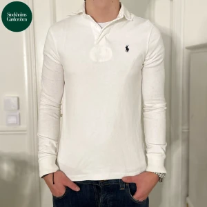 Rugbytröja Polo Ralph Lauren  - Rugbytröja från Polo Ralph Lauren | Storlek: S - Skicket på tröjan är väldigt bra utan defekter - mitt pris: 399 - Nypris: 1,299kr - Modellen är 184cm och väger 70kg.