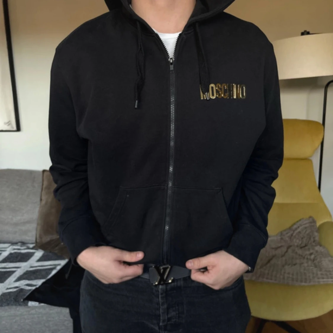 Svart hoodie från Moschino