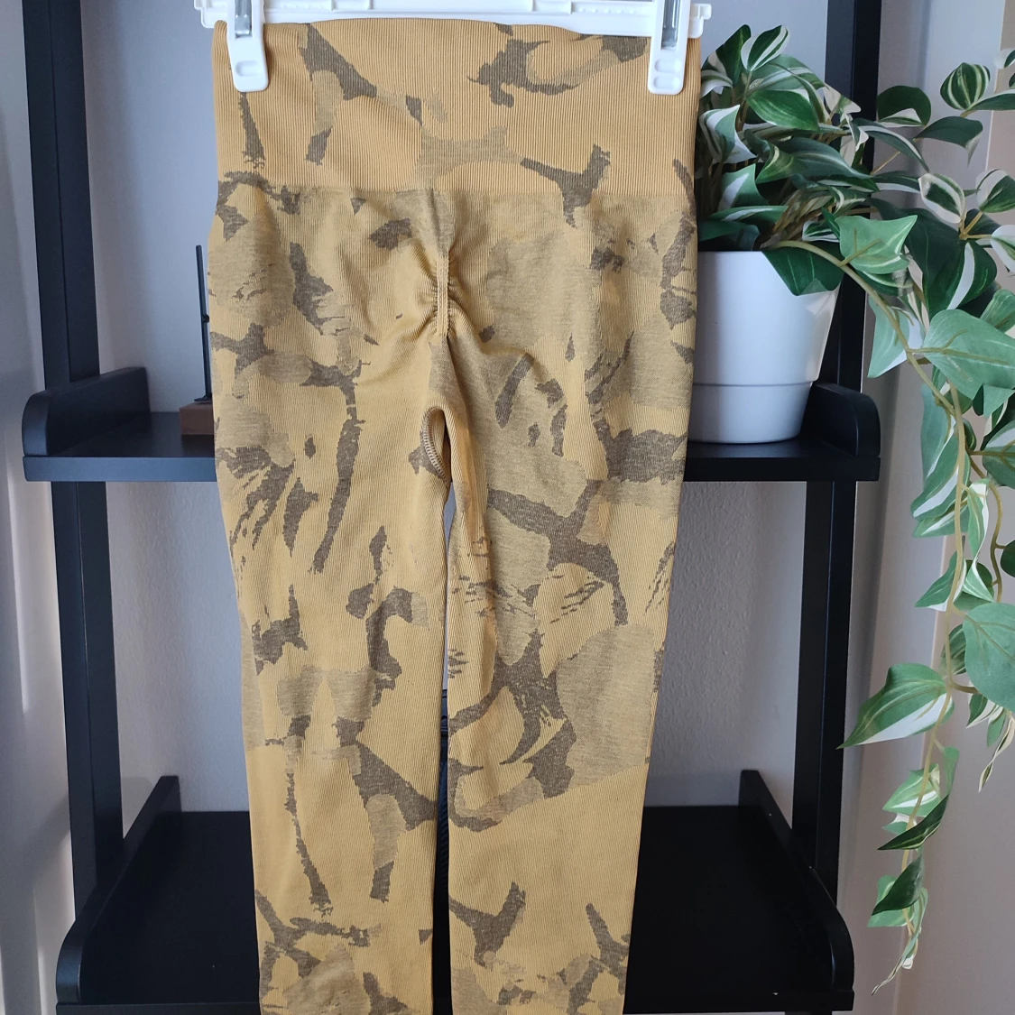 Kamouflage leggings från Gymshark i storlek XS - 2