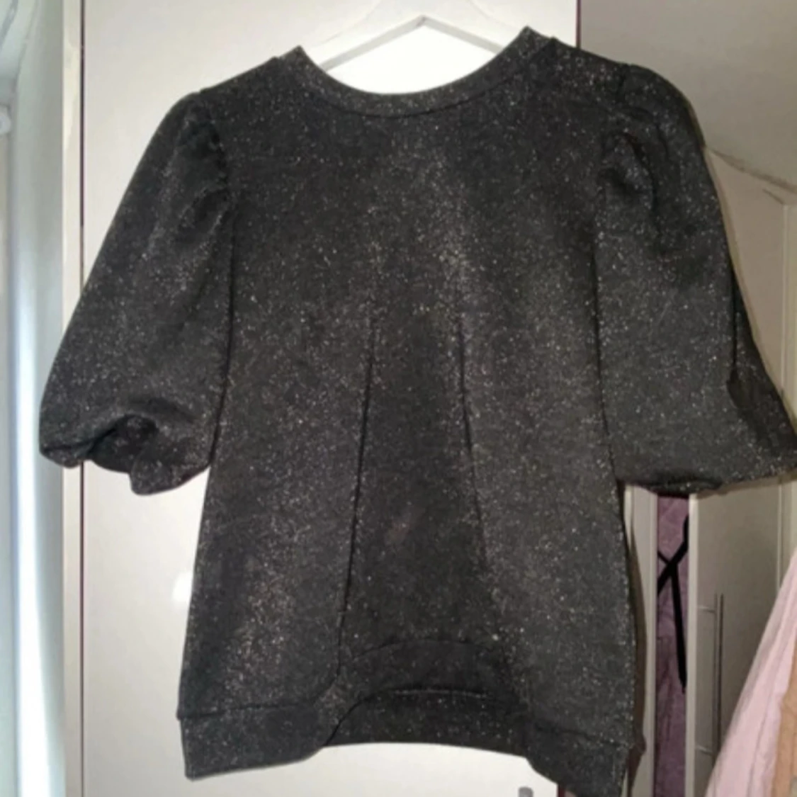 Svart glittrig tröja från Kappahl
