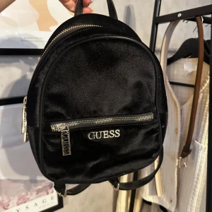 Ryggsäck GUESS - Helt ny, inte använd!