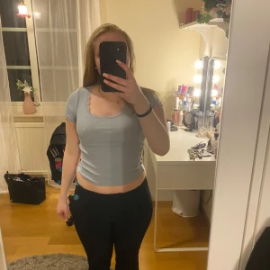 T shirt - Vit t shirt från hm, aödrig använd, liten