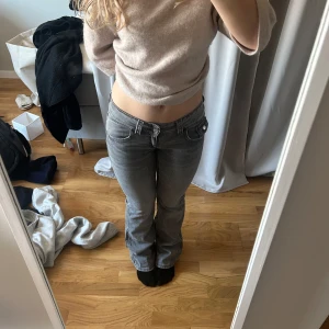 Grå jeans från Gina Tricot - Från gina Young, jag är 156 💞
