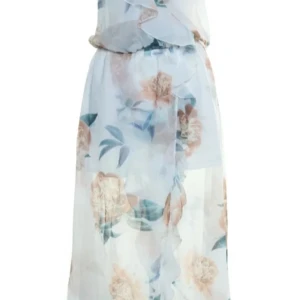 Blommig långklänning från Varleska - Säljer en vacker blommig långklänning från Varleska i sidenblandningen. Klänningen har ett romantiskt blommönster i mjuka färger och är tillverkad i en lätt och luftig polyesterblandning. Perfekt för sommarens festligheter! 