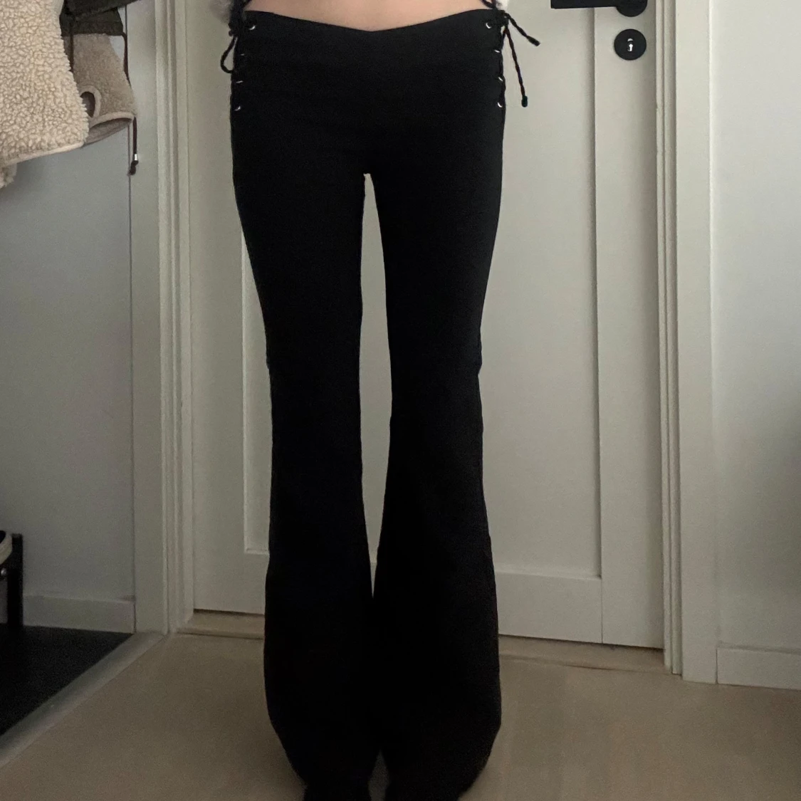 Svarta byxor med snörning - 1