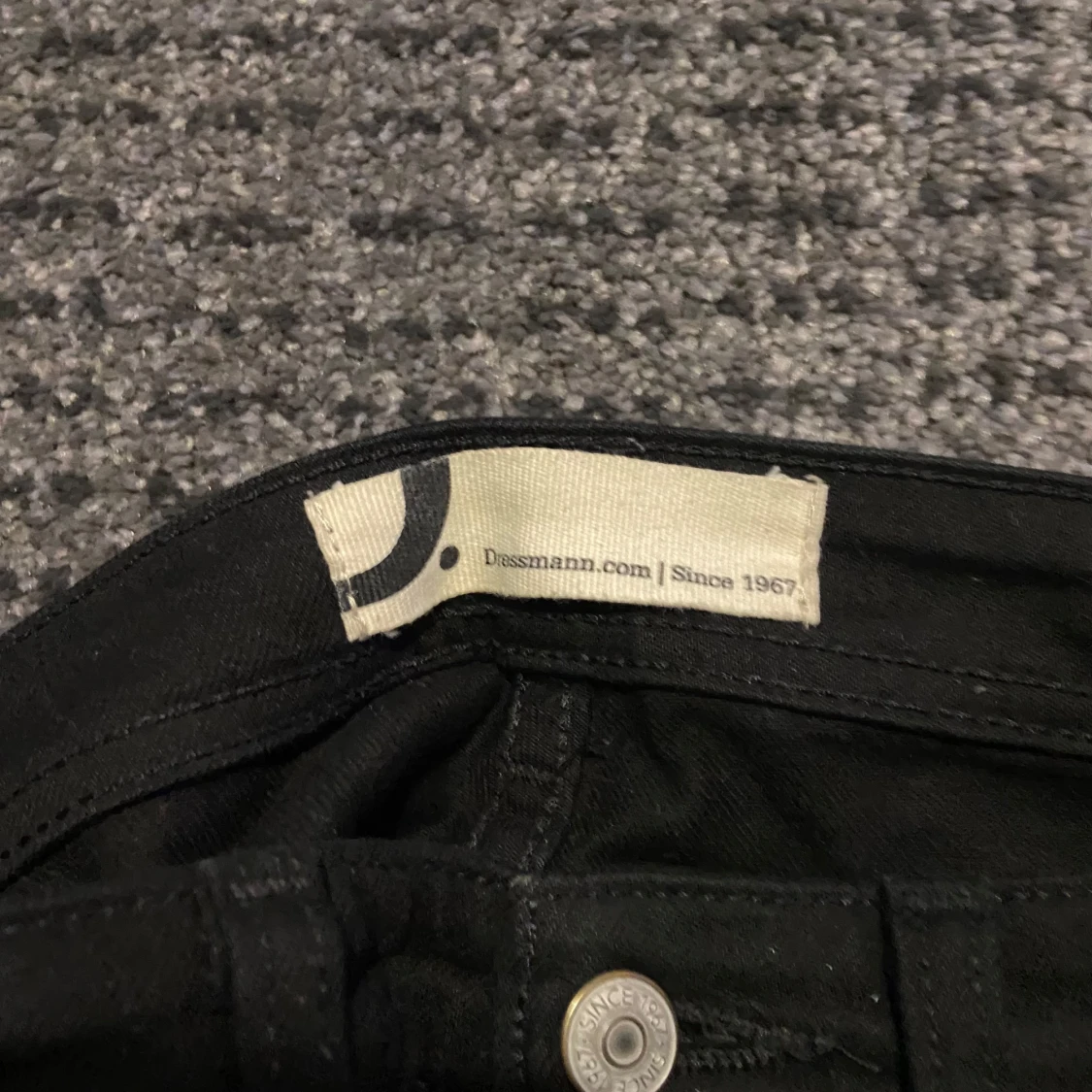 Svarta jeans från Dressmann - 1