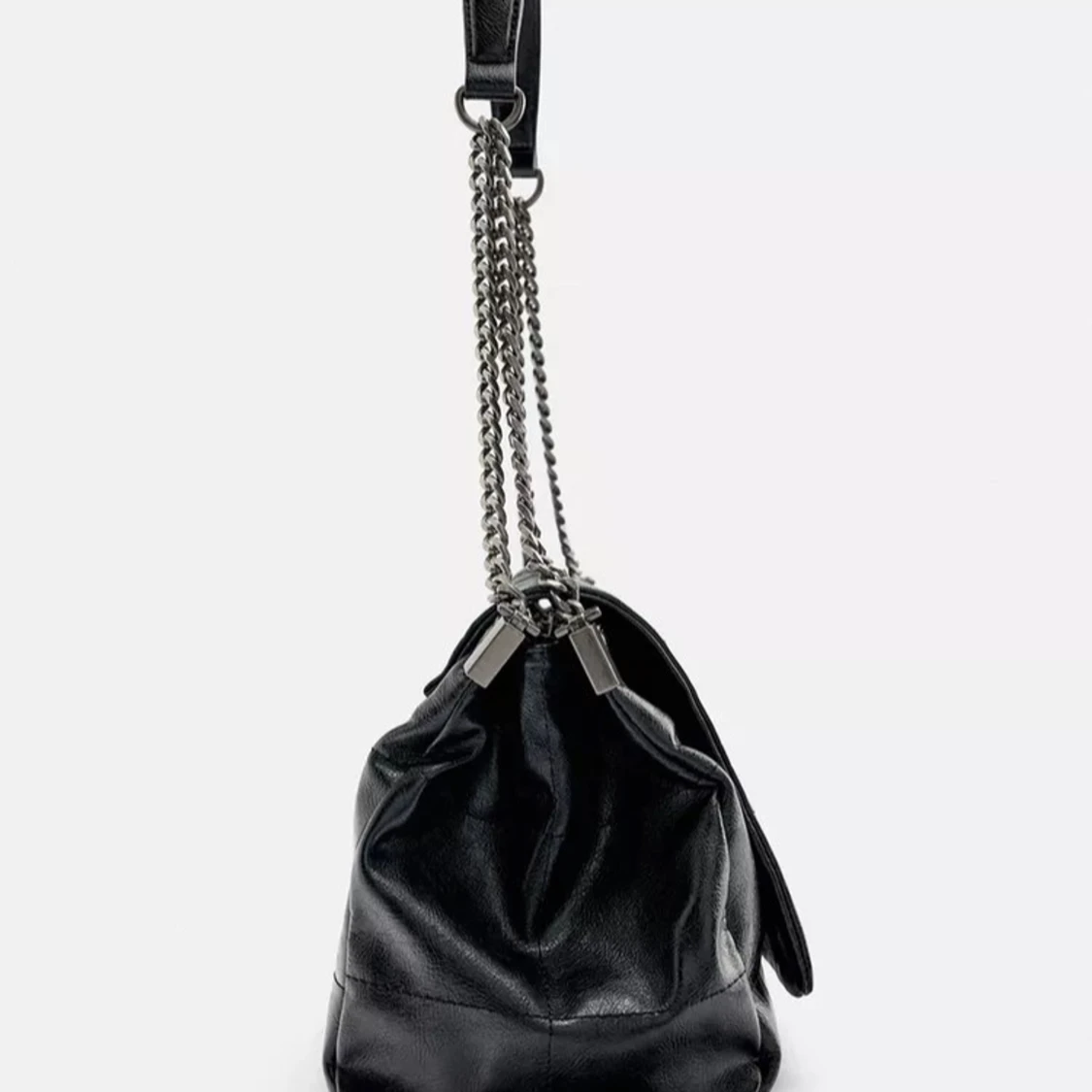 Svart axelväska med kedjedetaljer - 2