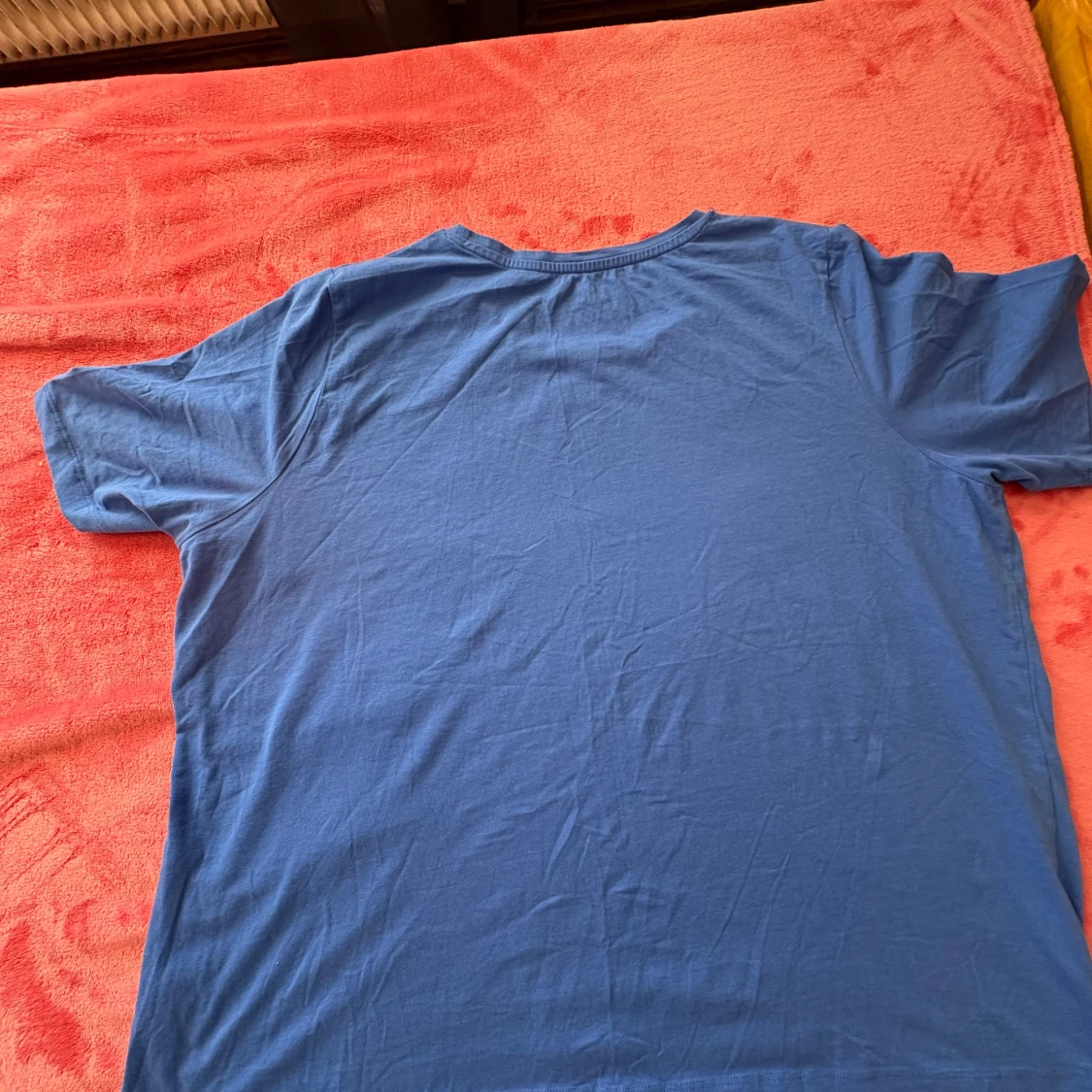 Blå t-shirt från Xlnt