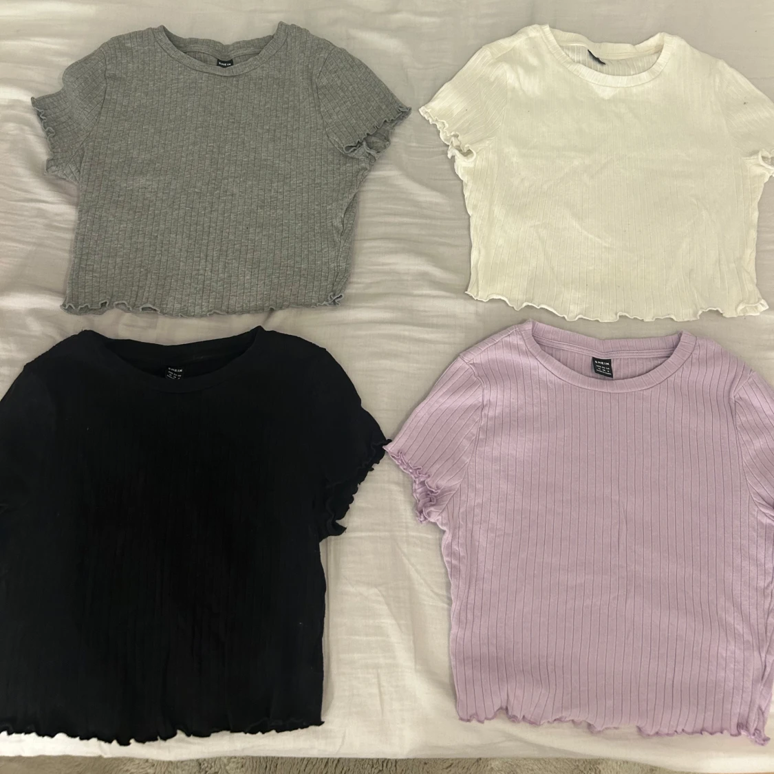 Flera ribbade croppade toppar - 1
