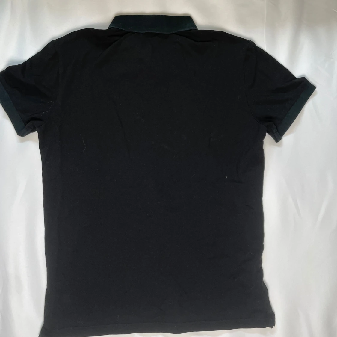 Svart pikétröja från Lacoste - 1