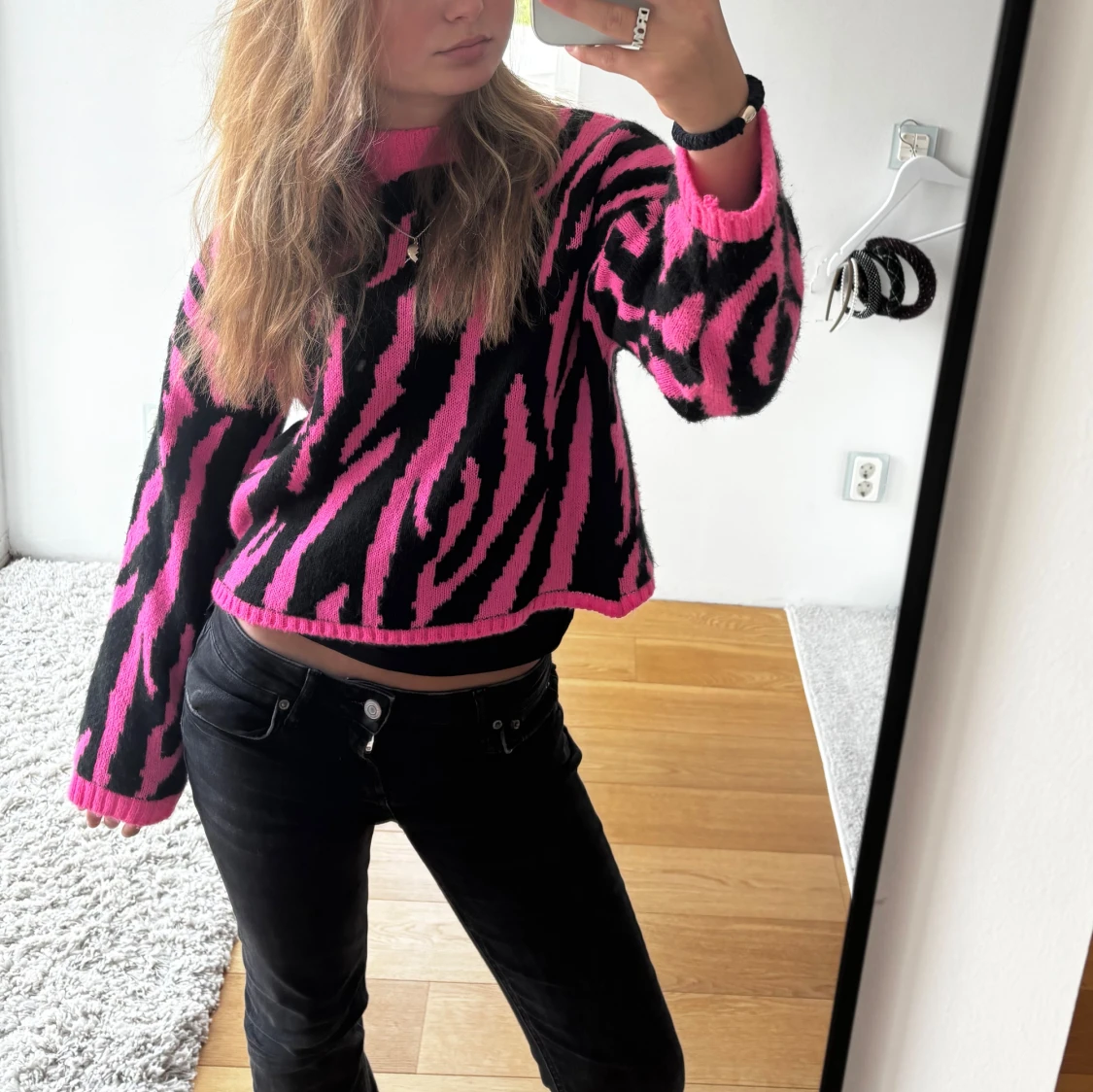 Rosa Stickad tröja med zebraprint