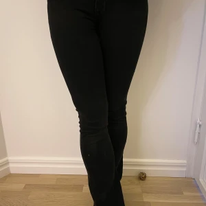 Kort media jeans  - En fin kort media jeans 